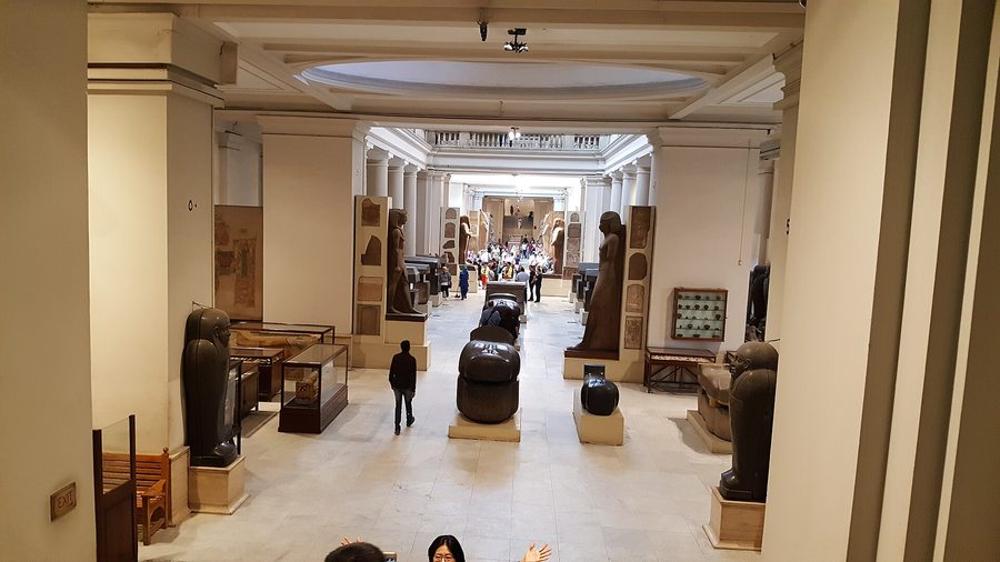 Use entrances, long halls and return views to map one museum visit without turning a route into an official floor plan.