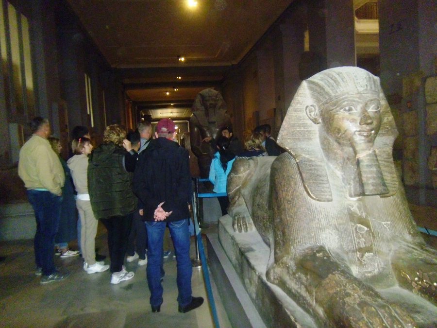 Use a compact museum visit to observe spotlight, silhouette, corner reveals and object-to-object distance.
